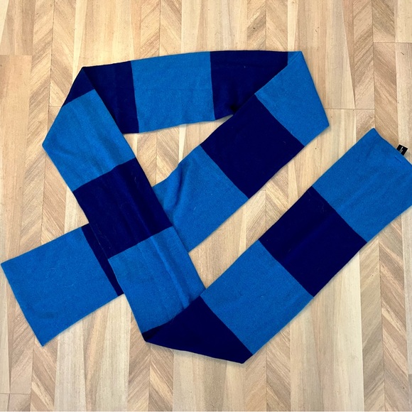 NWOT- Gap blue striped scarf - Picture 1 of 4